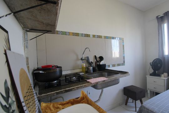 Cozinha de kitnet/studio para alugar com 1 quarto, 43m² em Curicica, Rio de Janeiro