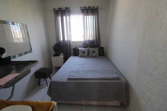 Quarto de kitnet/studio para alugar com 1 quarto, 43m² em Curicica, Rio de Janeiro