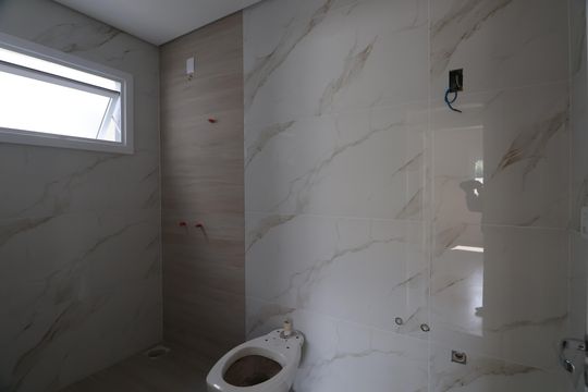 Banheiro de casa à venda com 3 quartos, 131m² em Estância Velha, Canoas