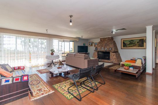 Casa à venda com 3 quartos, 401m² em Vila Assunção, Porto Alegre