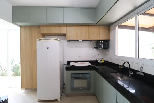 Cozinha de casa de condomínio para alugar com 3 quartos, 82m² em Granja Marileusa, Uberlândia