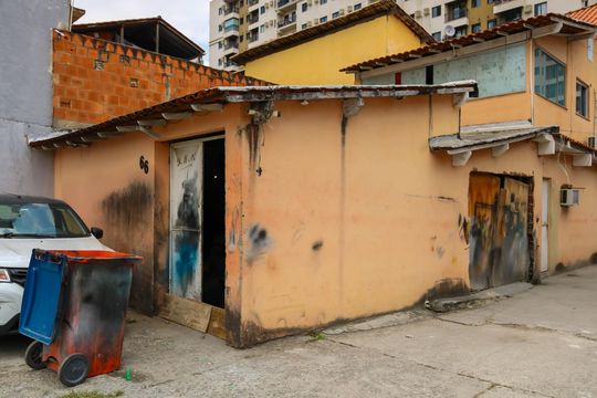 Fachada de casa à venda com 1 quarto, 650m² em Del Castilho, Rio de Janeiro