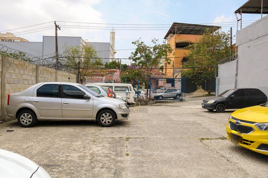 Quintal de casa à venda com 1 quarto, 650m² em Del Castilho, Rio de Janeiro