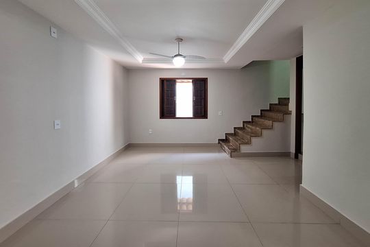 Sala 1 de casa à venda com 7 quartos, 400m² em Piratininga, Niterói