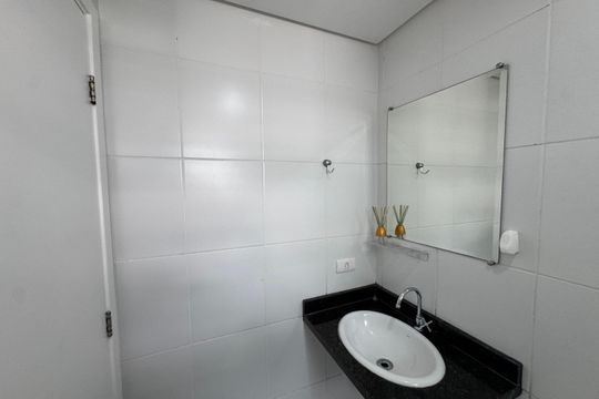 Banheiro de apartamento à venda com 2 quartos, 55m² em Vila Bela, São Paulo