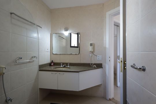 Banheiro de apartamento para alugar com 1 quarto, 40m² em Jardim Ampliacao, São Paulo