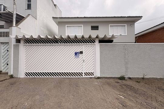 Fachada + plaquinha: YSQQ-186 de casa à venda com 3 quartos, 149m² em Vila Scarpelli, Santo André