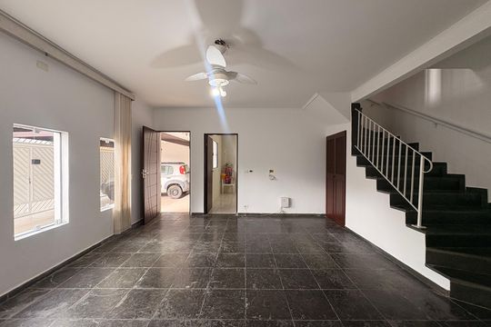 Sala de casa à venda com 3 quartos, 149m² em Vila Scarpelli, Santo André
