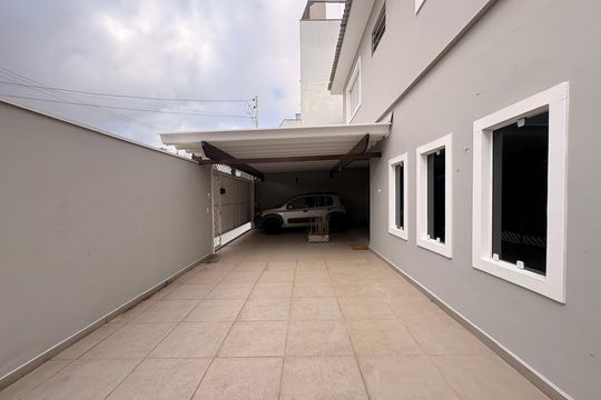 Garagem de casa à venda com 3 quartos, 149m² em Vila Scarpelli, Santo André