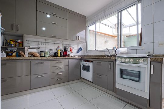 Cozinha de casa de condomínio à venda com 4 quartos, 150m² em Pompeia, São Paulo