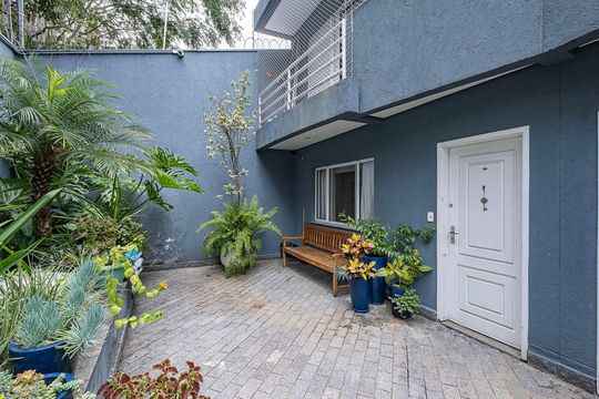 Fachada de casa de condomínio à venda com 4 quartos, 150m² em Pompeia, São Paulo