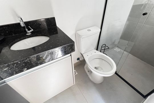 Banheiro de kitnet/studio para alugar com 1 quarto, 20m² em Bangú, Santo André