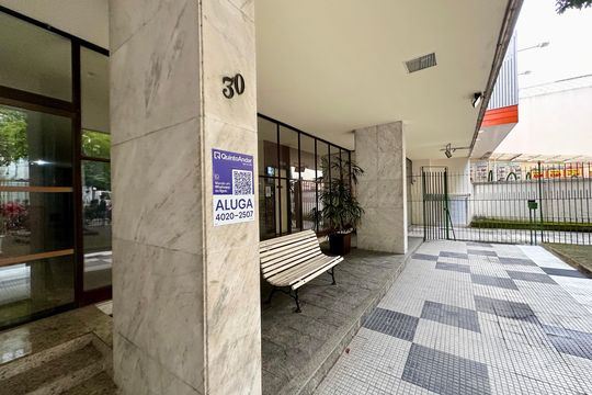 Placa de apartamento à venda com 4 quartos, 130m² em Botafogo, Rio de Janeiro