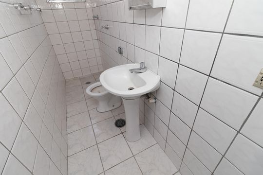 Banheiro de kitnet/studio à venda com 1 quarto, 19m² em Água Branca, São Paulo
