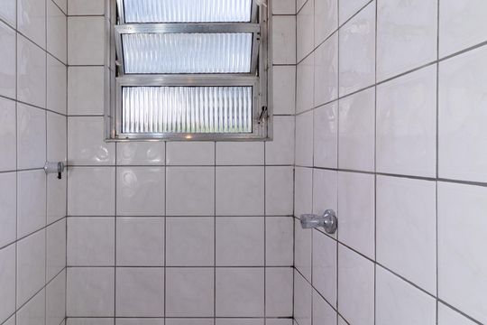 Banheiro de kitnet/studio à venda com 1 quarto, 19m² em Água Branca, São Paulo