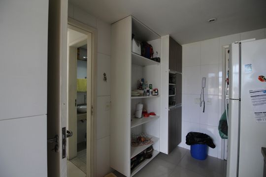 Cozinha de apartamento para alugar com 3 quartos, 158m² em Taquara, Rio de Janeiro