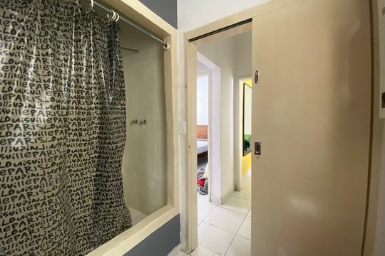Banheiro social de apartamento à venda com 3 quartos, 240m² em Copacabana, Rio de Janeiro