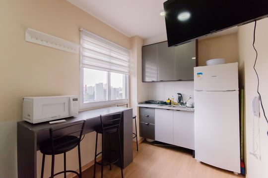 Cozinha de kitnet/studio para alugar com 1 quarto, 24m² em Sé, São Paulo
