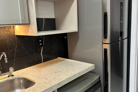 Cozinha de apartamento à venda com 2 quartos, 76m² em Empresarial 18 do Forte, Barueri