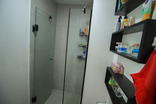Banheiro social de apartamento à venda com 2 quartos, 50m² em Brás, São Paulo