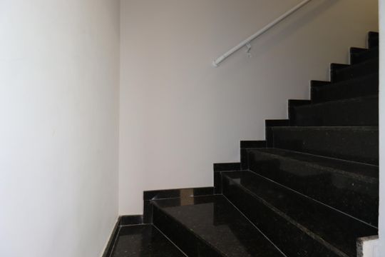Escada de apartamento para alugar com 2 quartos, 100m² em Vila Camilópolis, Santo André