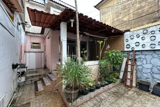 Quintal de casa à venda com 2 quartos, 118m² em Vaz Lobo, Rio de Janeiro