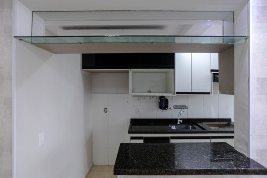 Cozinha de apartamento para alugar com 2 quartos, 48m² em Loteamento Mogilar, Mogi das Cruzes