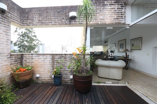 Varanda de apartamento à venda com 8 quartos, 300m² em Vila Suzana, São Paulo