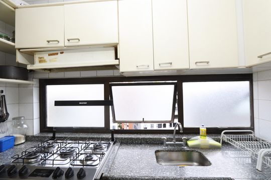 Cozinha de apartamento à venda com 8 quartos, 300m² em Vila Suzana, São Paulo