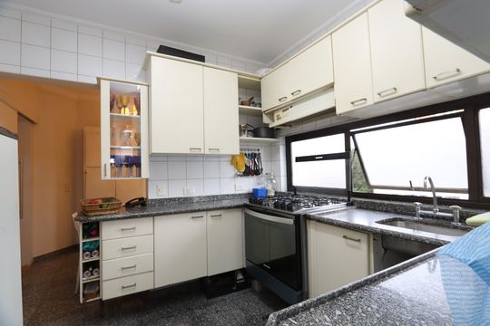 Cozinha de apartamento à venda com 8 quartos, 300m² em Vila Suzana, São Paulo