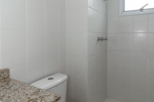 Banheiro Social de apartamento à venda com 3 quartos, 70m² em Jardim Carvalho, Porto Alegre