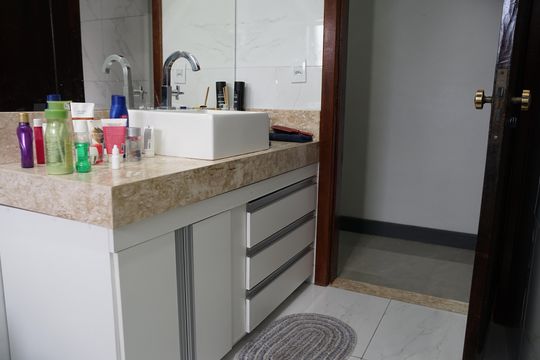 Banheiro social de casa à venda com 3 quartos, 230m² em Jardim do Papai, Guarulhos