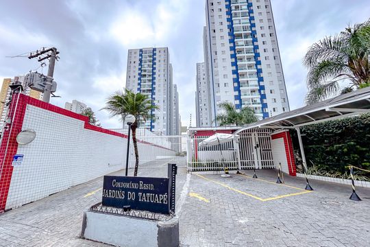 Fachada com Plaquinha de apartamento à venda com 3 quartos, 74m² em Tatuapé, São Paulo
