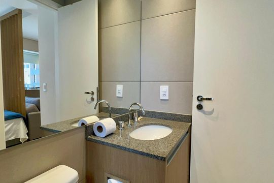 Banheiro da Suíte de kitnet/studio à venda com 1 quarto, 26m² em Pinheiros, São Paulo