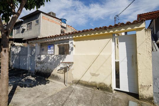 Fachada de casa para alugar com 2 quartos, 130m² em Inhoaíba, Rio de Janeiro
