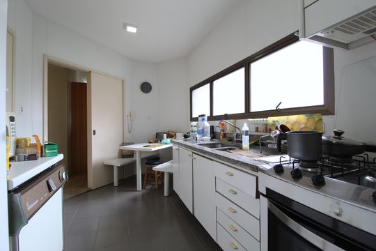 Cozinha de apartamento à venda com 3 quartos, 173m² em Itaim Bibi, São Paulo