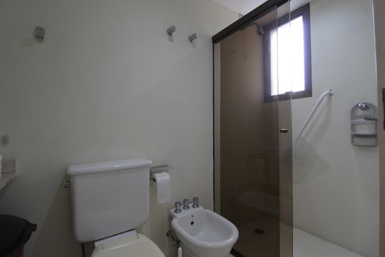 Banheiro da Suíte 2 de apartamento à venda com 3 quartos, 173m² em Itaim Bibi, São Paulo