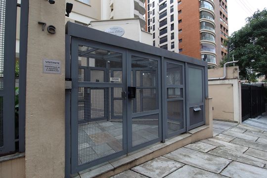Fachada de apartamento para alugar com 1 quarto, 40m² em Moema, São Paulo