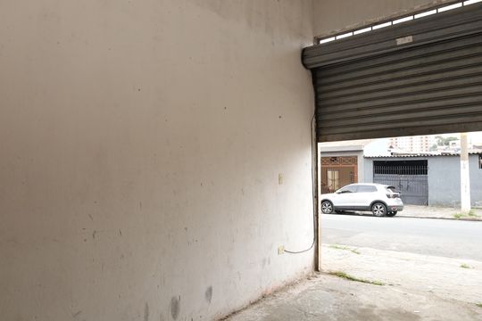 Garagem de casa à venda com 3 quartos, 200m² em Vila Brasil, São Paulo