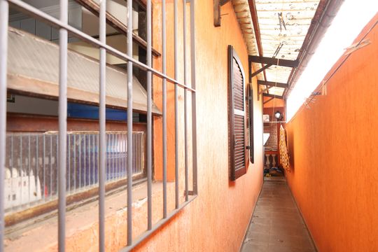 Corredores externos de casa à venda com 3 quartos, 200m² em Vila Brasil, São Paulo