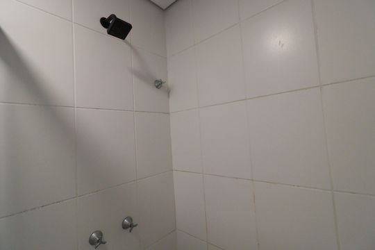Banheiro de apartamento à venda com 2 quartos, 42m² em Jurubatuba, São Paulo