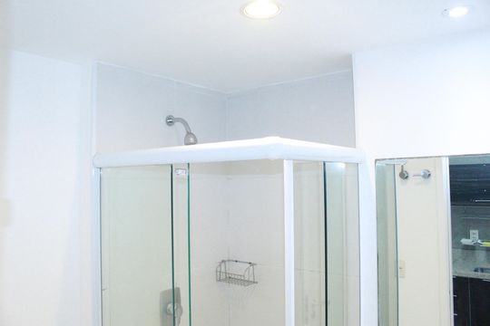 Banheiro social de kitnet/studio à venda com 1 quarto, 23m² em Centro Histórico de São Paulo, São Paulo