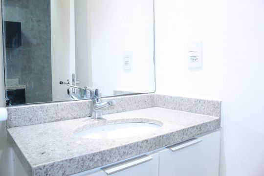 Banheiro social de kitnet/studio à venda com 1 quarto, 23m² em Centro Histórico de São Paulo, São Paulo