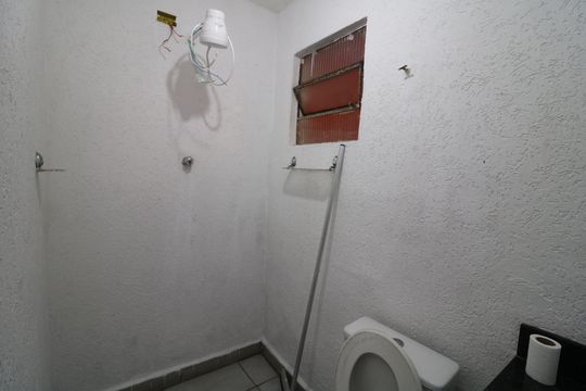 Edícula - Banheiro de casa para alugar com 3 quartos, 290m² em Vila Guarani(zona Leste), São Paulo
