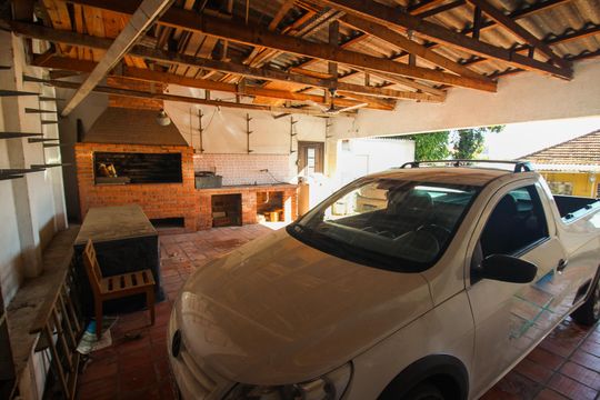 Garagem de casa para alugar com 3 quartos, 400m² em Nonoai, Porto Alegre