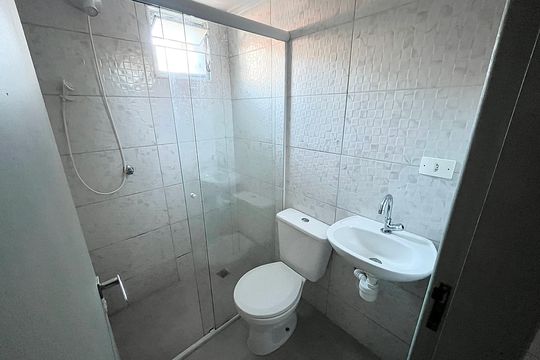 Banheiro de kitnet/studio para alugar com 0 quarto, 25m² em Vila Dom Pedro Ii, São Paulo