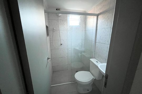 Banheiro de kitnet/studio para alugar com 0 quarto, 25m² em Vila Dom Pedro Ii, São Paulo