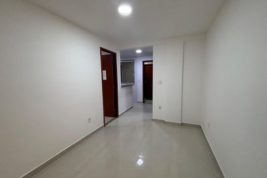Sala de kitnet/studio para alugar com 1 quarto, 35m² em Recreio dos Bandeirantes, Rio de Janeiro