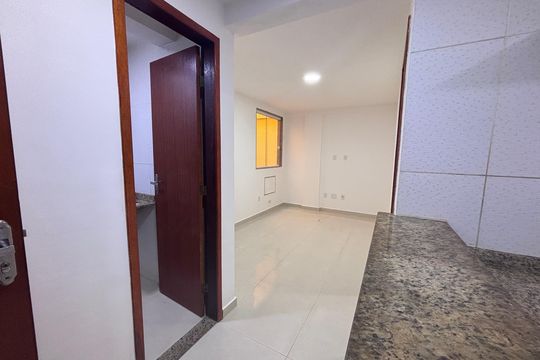 Sala de kitnet/studio para alugar com 1 quarto, 35m² em Recreio dos Bandeirantes, Rio de Janeiro
