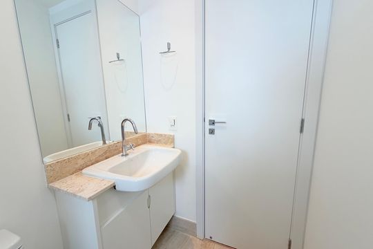 Banheiro de kitnet/studio à venda com 1 quarto, 21m² em Santo Amaro, São Paulo